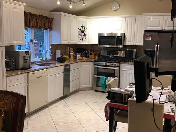 5th image of 287 Giffords Ln