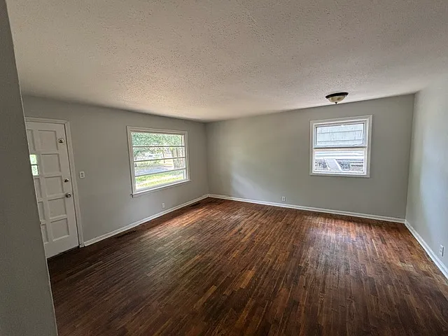 3210 Wyoming Ave — Photo 2