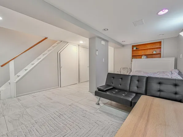 72-15 Juniper Valley Road image 12 of 16