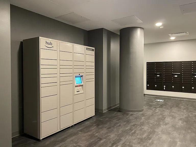 Amazon Hub Lockers