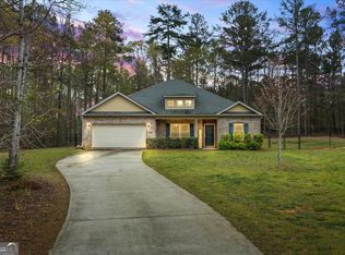 1106 Auburn Loop Rd, Griffin, GA 30223
