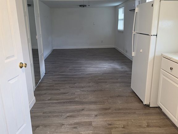 4th image of 3308 E Mohawk Ave