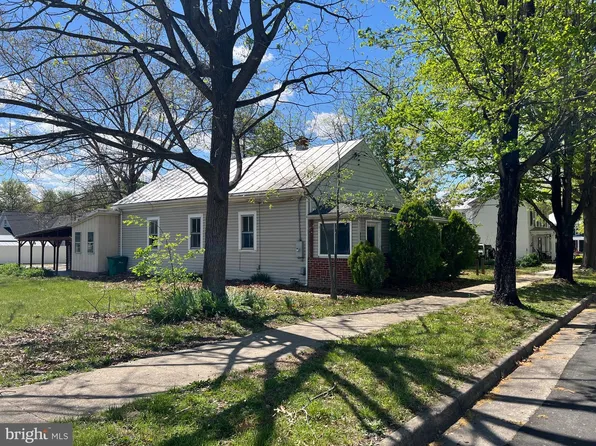 203 6th St, Grottoes, VA 24441