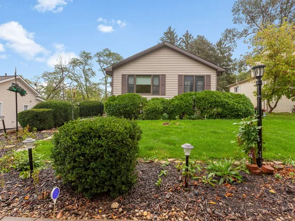 23433 N Summit Dr, Barrington, IL 60010