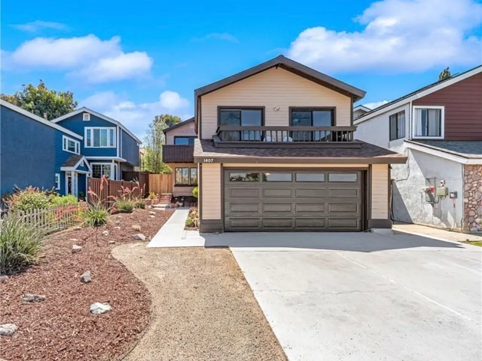 1407 Lakeside Ln