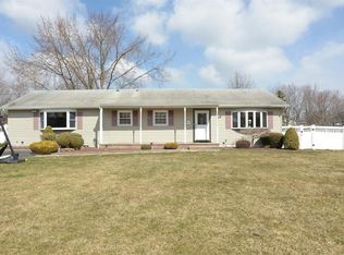 19 Stratford Dr, Manalapan, NJ 07726