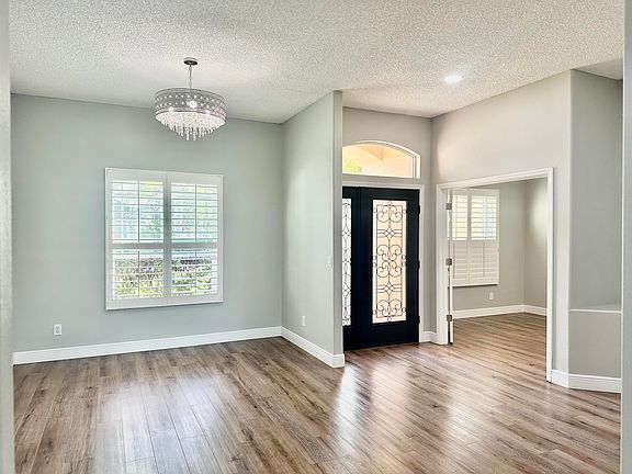 4th image of 1462 Laramie Cir