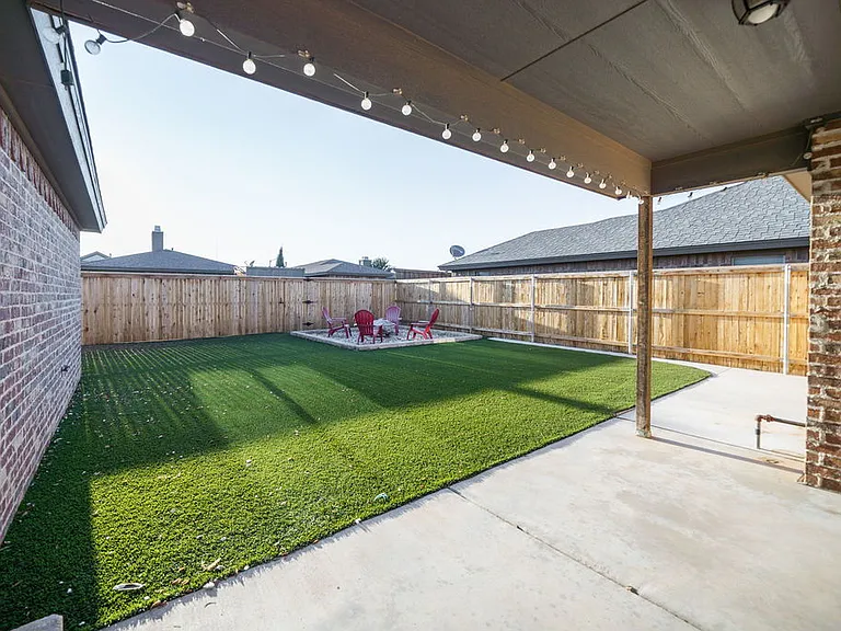 7904 Avenue L — Photo 17