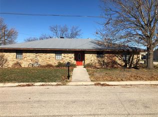 1904 Peach St, Goldthwaite, TX 76844