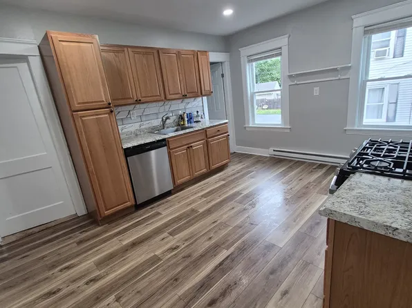 283 Hamilton St #1, Worcester, MA 01604