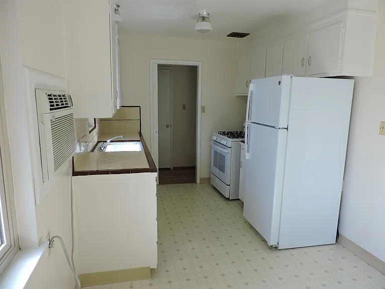 4501 Del Rio Rd #4 — Photo 8