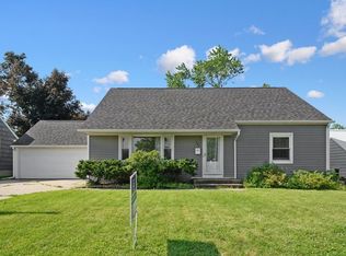 751 30th St NE, Cedar Rapids, IA 52402