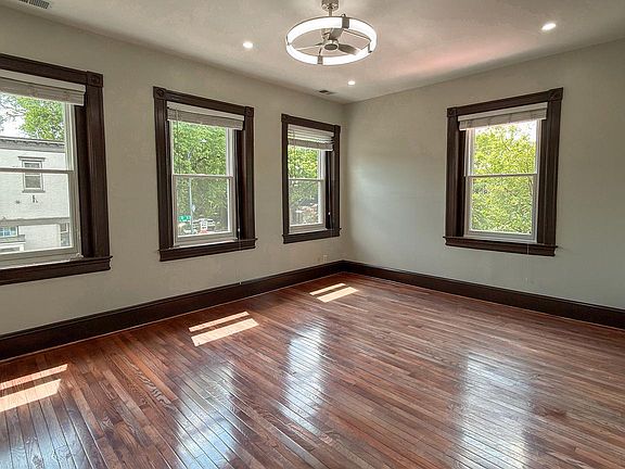 4th image of 401 8th St NE #2