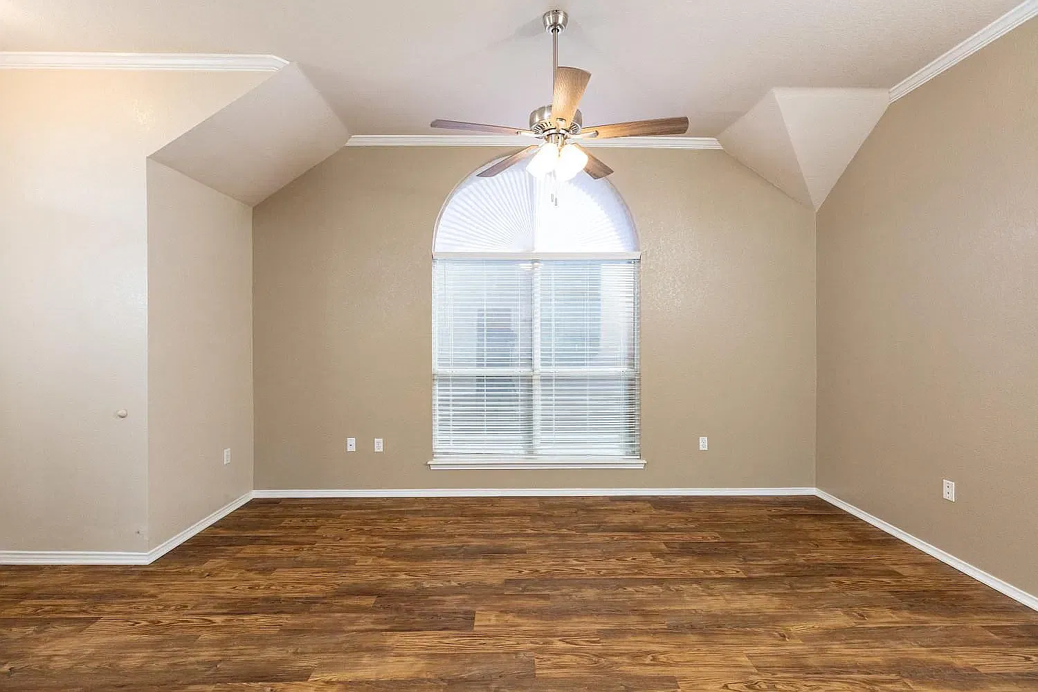 3 bed, 1195 sqft, $1,800 — Photo 3