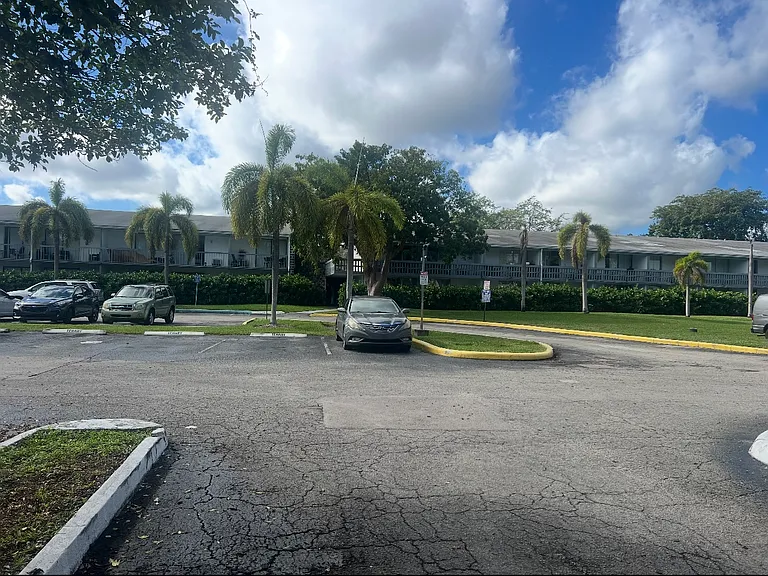 MIAMI CONDO HOLDINGS — Photo 20