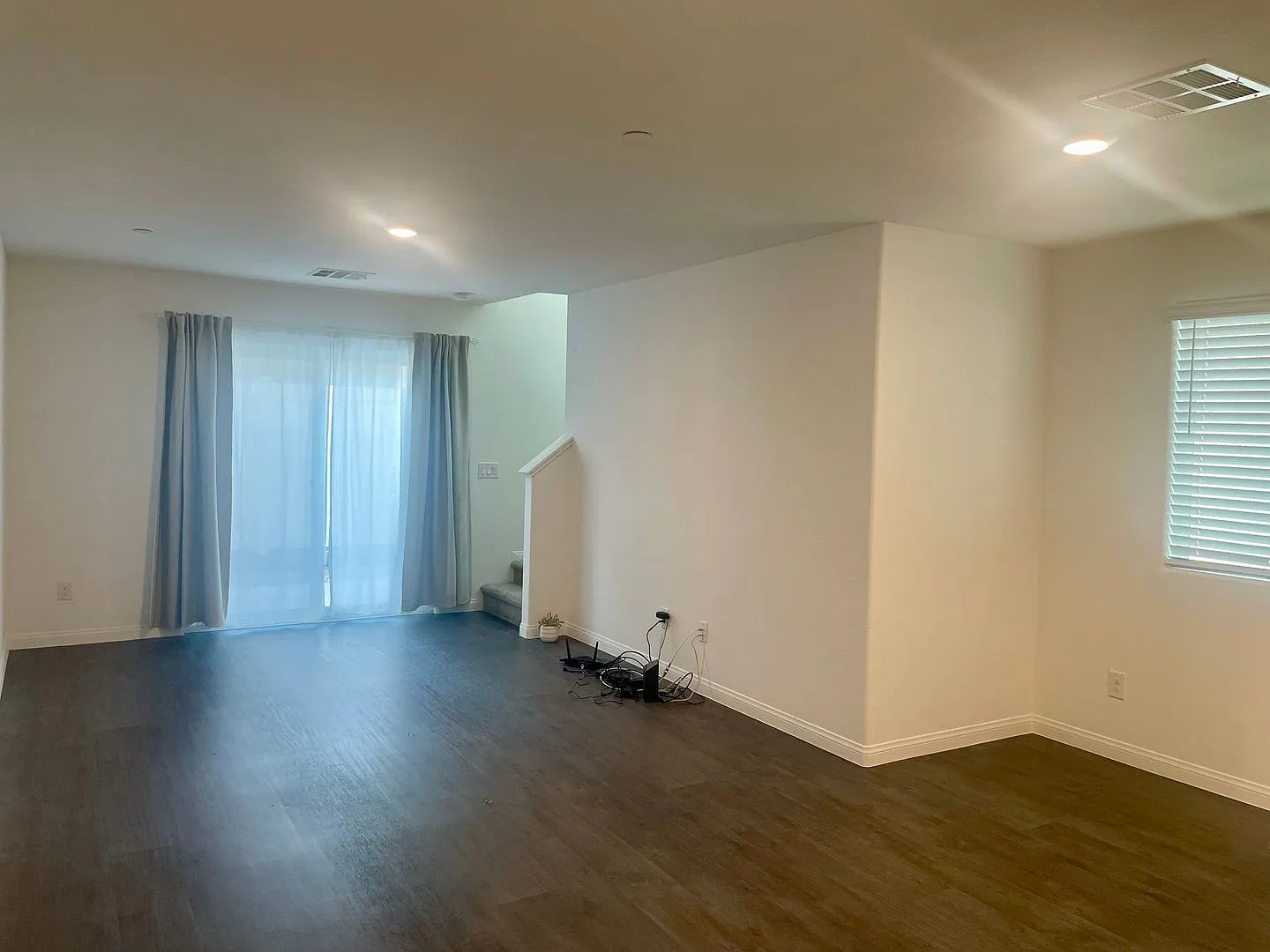 3 bed 2 bath 2 car garage Townhome "On the Strip" South Las Vegas Blvd — Photo 3