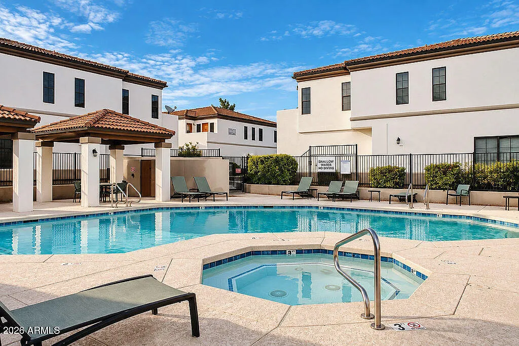 3 bed, 3.0 bath, 1932 sqft, $2,250 — Photo 4
