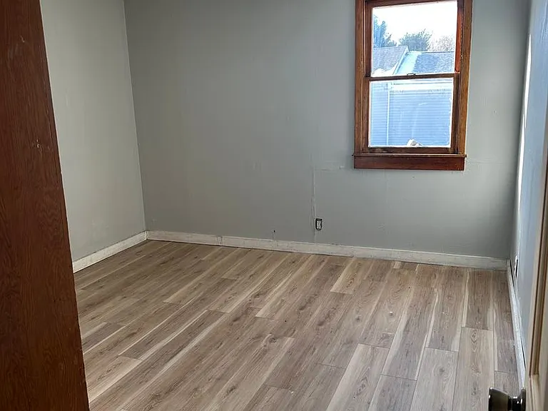 308 Birdland Dr — Photo 3