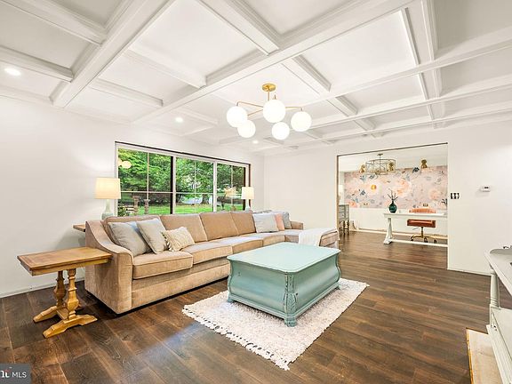 5th image of 41 Devon Dr