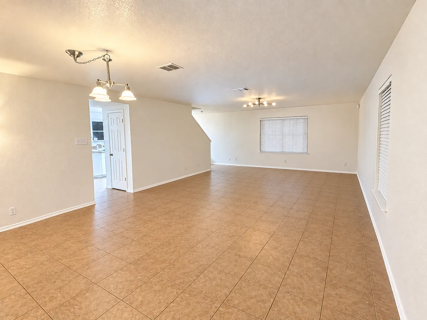 3 bed, 2.5 bath, 1783 sqft, $1,800 — Photo 4