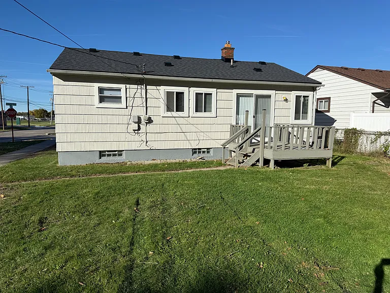 28585 Maplewood St — Photo 1