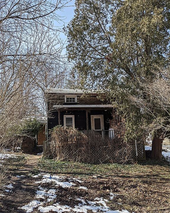 Front with garden bed