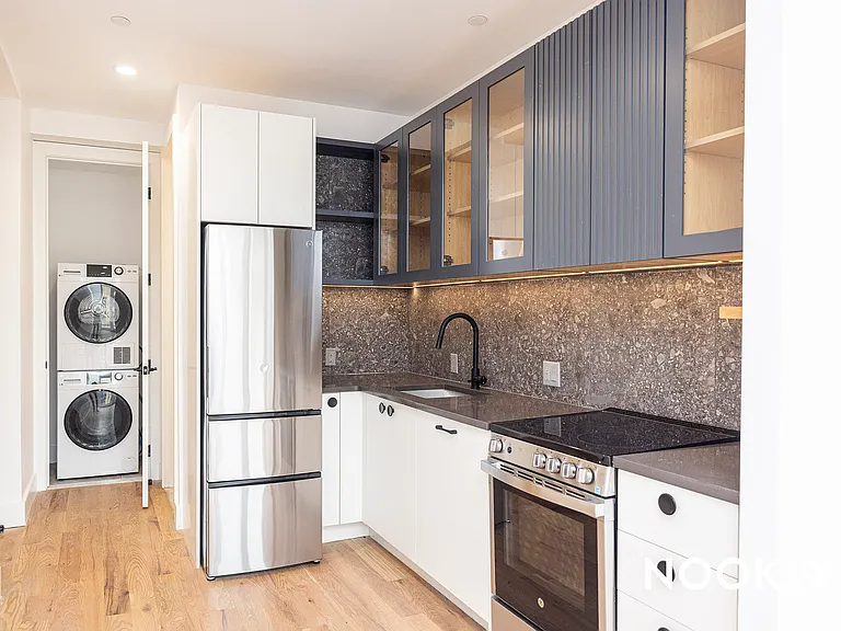 228 N 7th St #207 — Photo 11