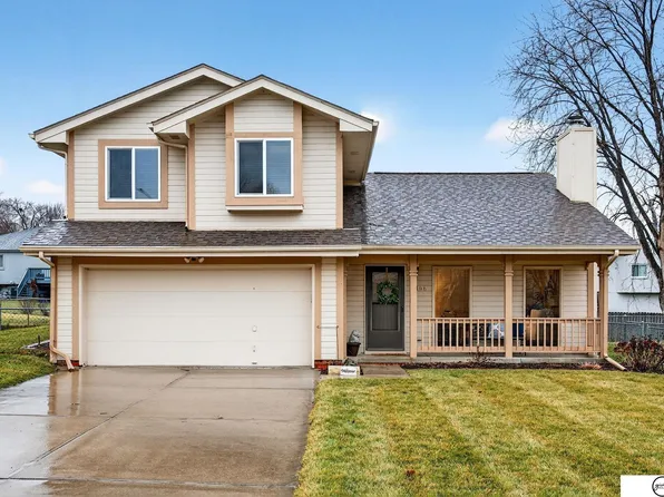 2106 Marilyn Dr, Papillion, NE 68046