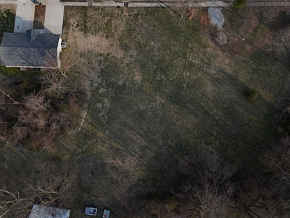 2nd image of 1805 Woodmill Rd