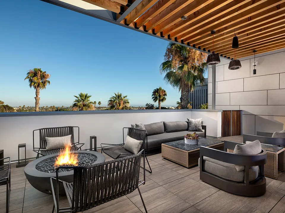 Evani 3223 Wilshire