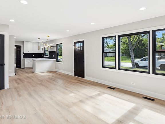 3rd image of 17630 Country Club Ln