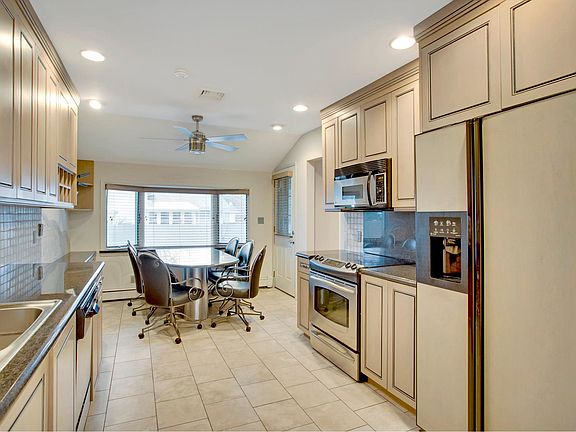 5th image of 135 Forest Dr