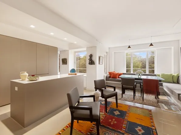 880 5th Avenue image 3 of 12