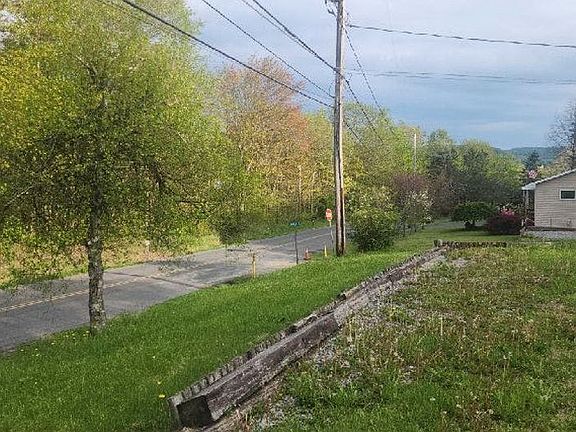 4th image of 692 Mount Joy Rd