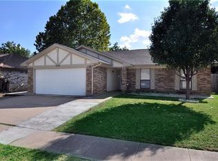334 Juniper Dr, Arlington, TX 76018