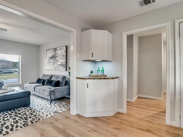 406 Freeman St — Photo 8