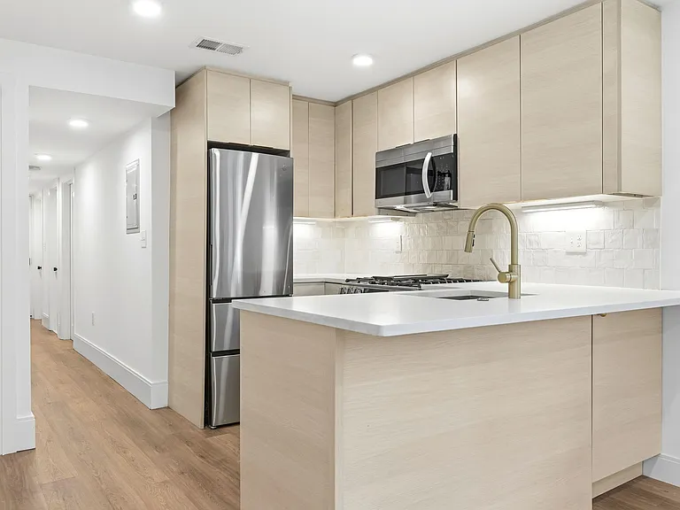 92 Chelsea St #1 — Photo 3