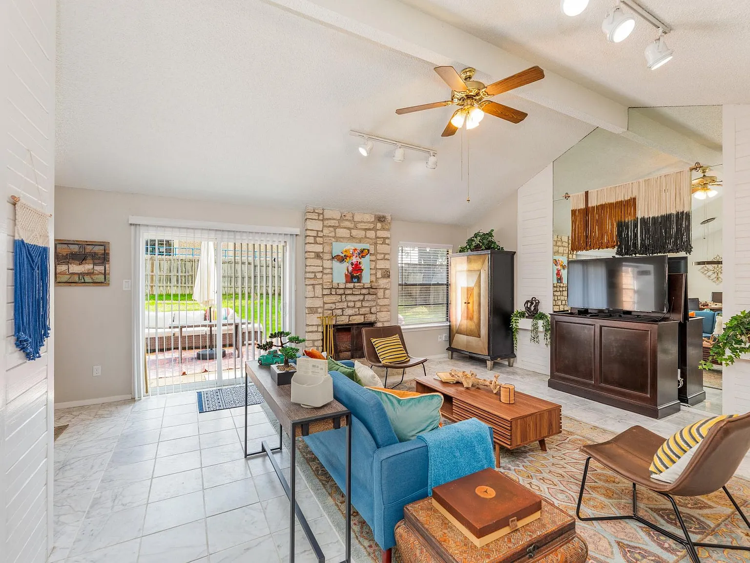 3 bed, 1822 sqft, $3,800 — Photo 2