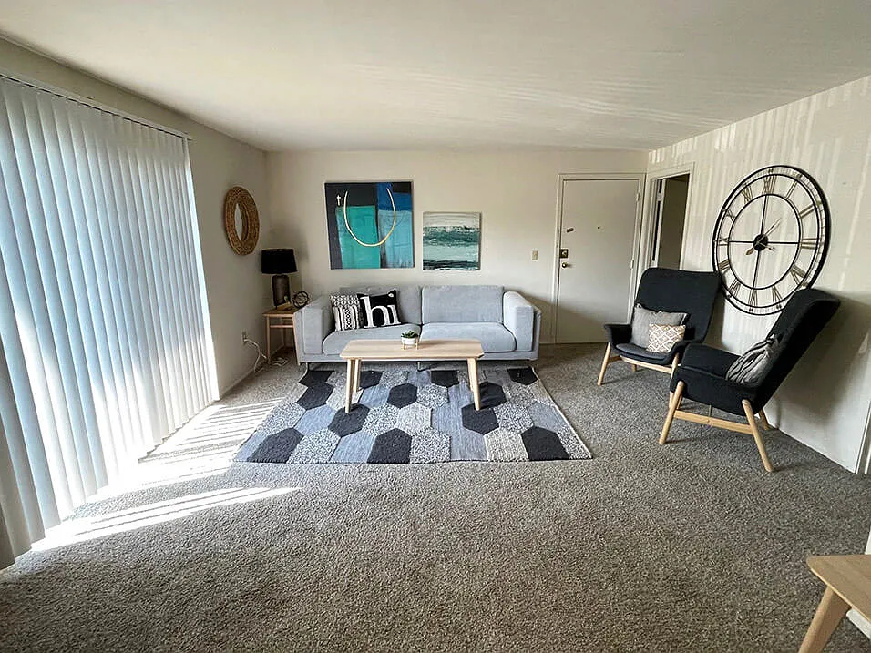 Breckenridge Apartments — Photo 2