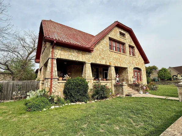 218 N Pecan St, Hico, TX 76457