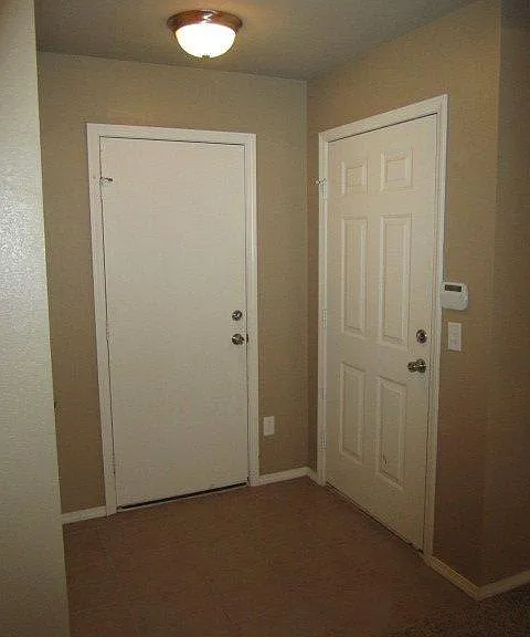 425 Sterling Pointe Way — Photo 3