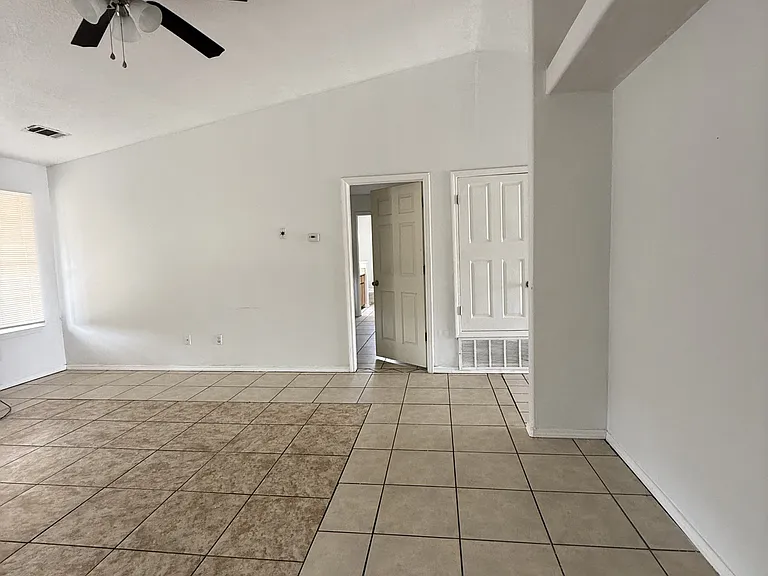 1140 SE Elm Ct — Photo 4