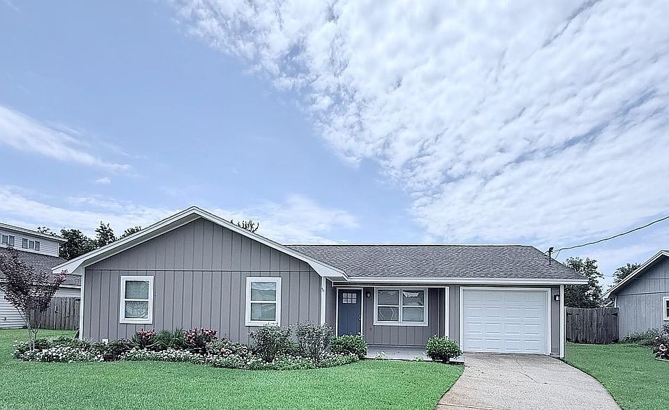 701 Sparrow St., Lynn Haven 