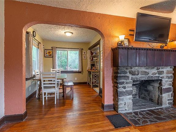 5th image of 89 Arlington Cir