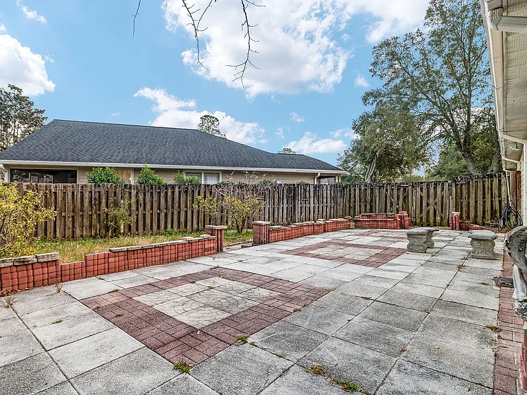 2114 NW 52nd Pl — Photo 31