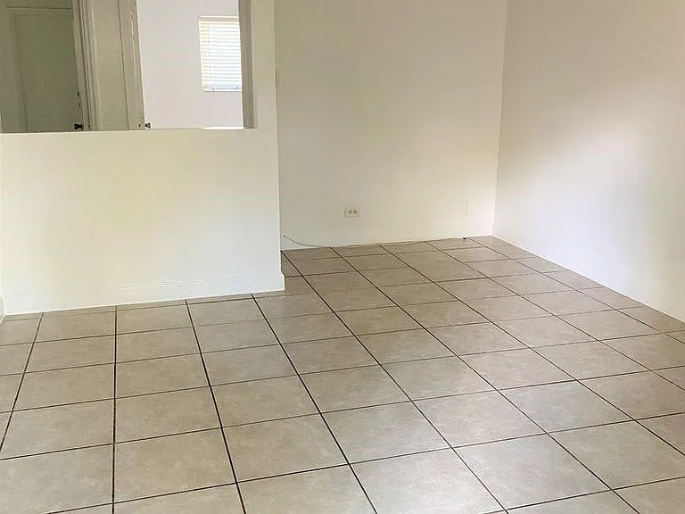 715 SW 14th Ave #2 — Photo 5