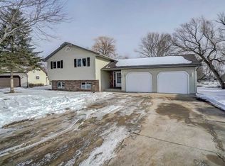 106 Dawn Ct, Columbus, WI 53925