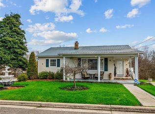 911 Banner St, Mount Airy, NC 27030