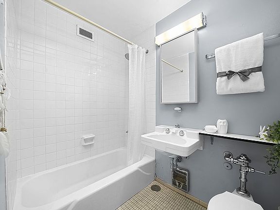 5th image of 1450 E 55th St #621S