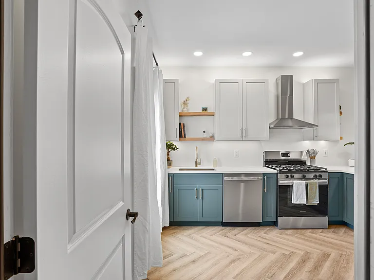 1233 Wilmington Island Rd #D — Photo 3